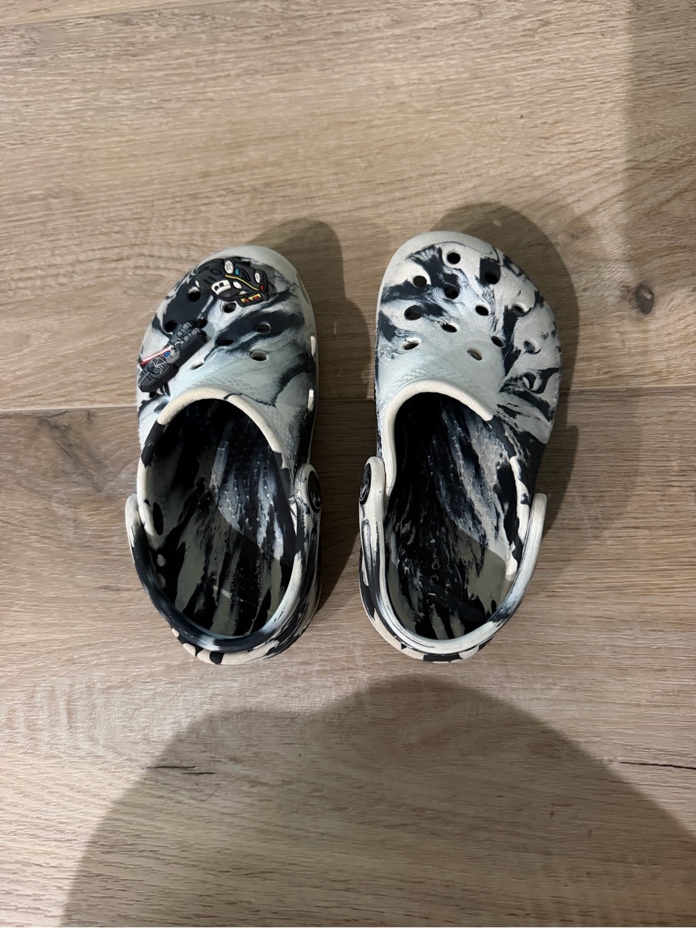 Crocs Kids Classic Clog in Black & White Marble Size 9